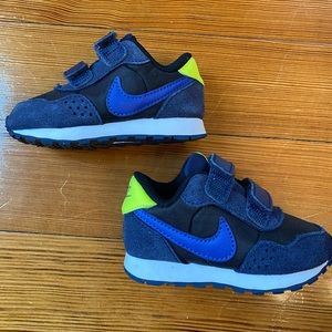 Nike Boys Sneakers Toddler Sz 4 Kids